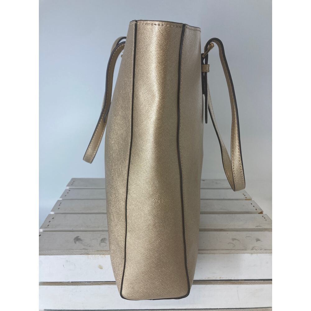 MICHAEL KORS LARGE GOLD METALIC LEATHER SHOULDER BAG - Picture 5 of 16